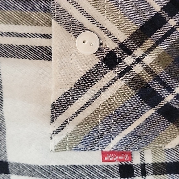 Levi's black & white plaid button front shirt - Picture 4 of 7